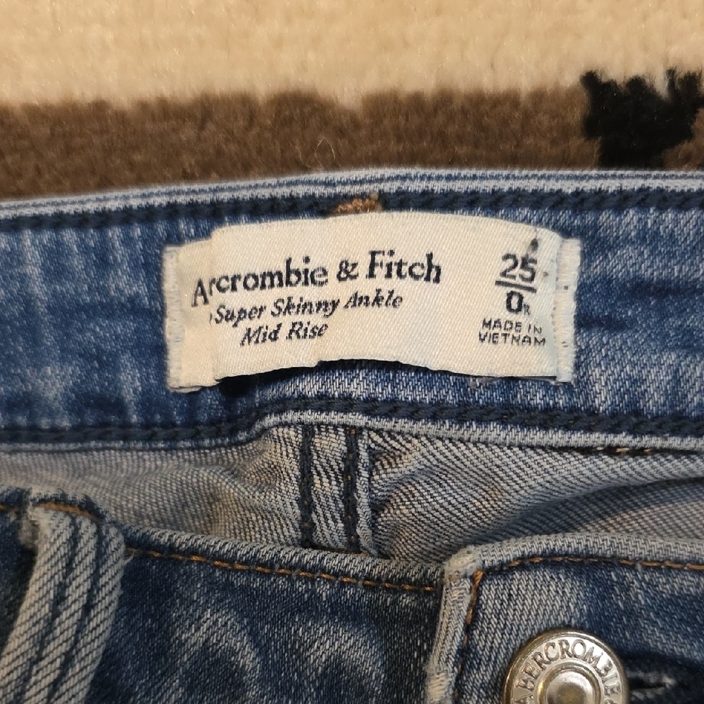 Abercrombie & Fitch‎ Medium Blue Ripped Skinny Jeans - Picture 2 of 4
